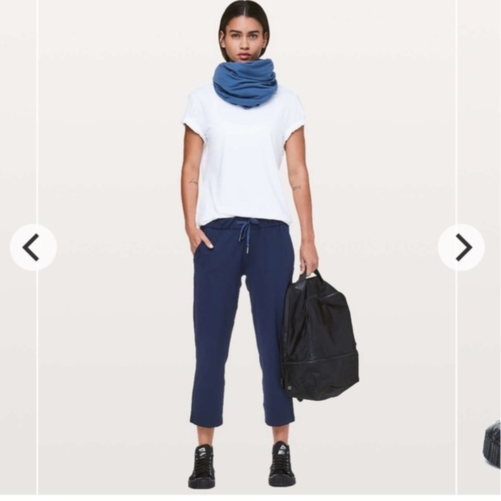 Lululemon On The Fly Crop Pants 23” Size Women’s 4 Color True Navy